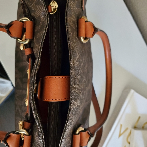 Michael Kors Signature Hamilton Tote Handbag - Picture 7 of 13